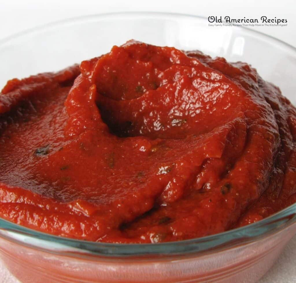 Homemade pizza sauce in minutes