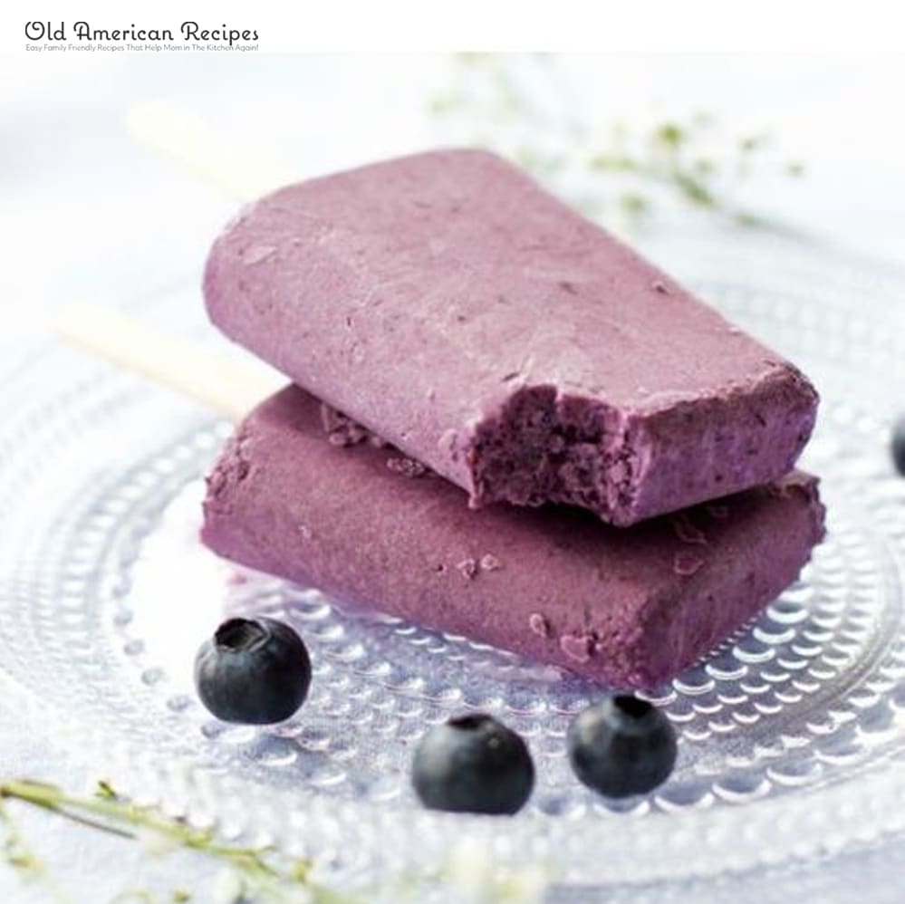 These creamy dreamy blueberry popsicles are vegan and free of refined sugar. You only need 5 ingredients to make these healthy treats that the whole family will love.