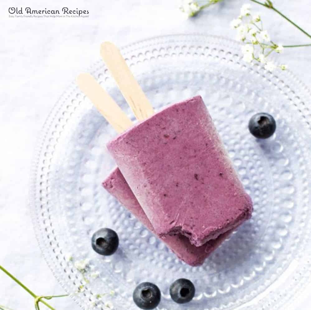 These creamy dreamy blueberry popsicles are vegan and free of refined sugar. You only need 5 ingredients to make these healthy treats that the whole family will love.