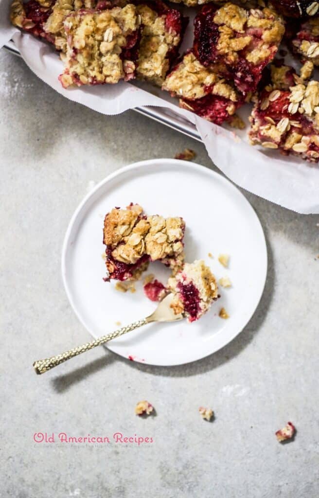 Berry oatmeal bars