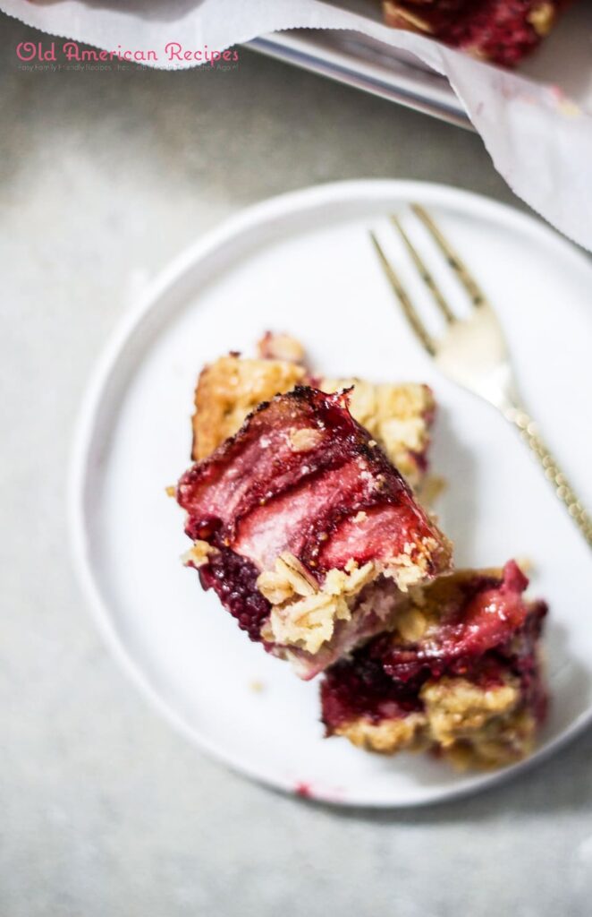 Berry oatmeal bars